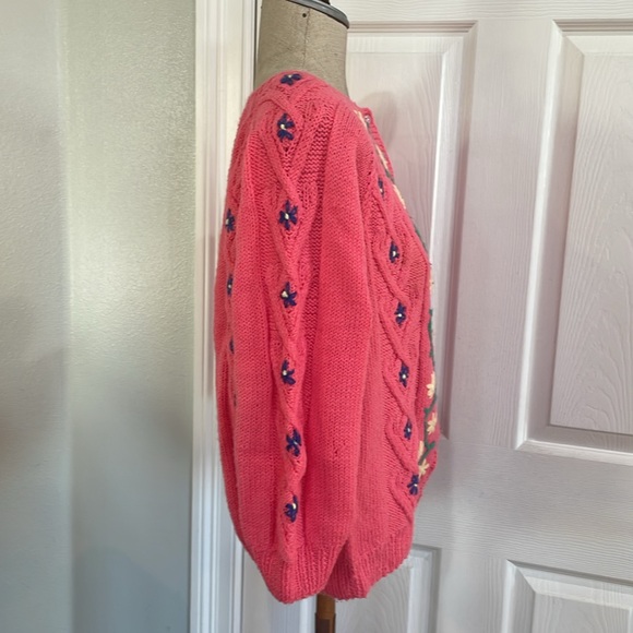 Hand knit embroidered floral cardigan sweater pink handcrafted women’s size M - Picture 4 of 16